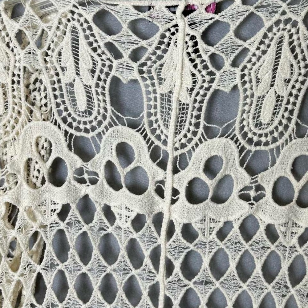 Crochet Open-Front Sleeveless Vest - Picture 7 of 7